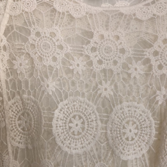 Uniq cream lace top size S/M - Picture 2 of 5